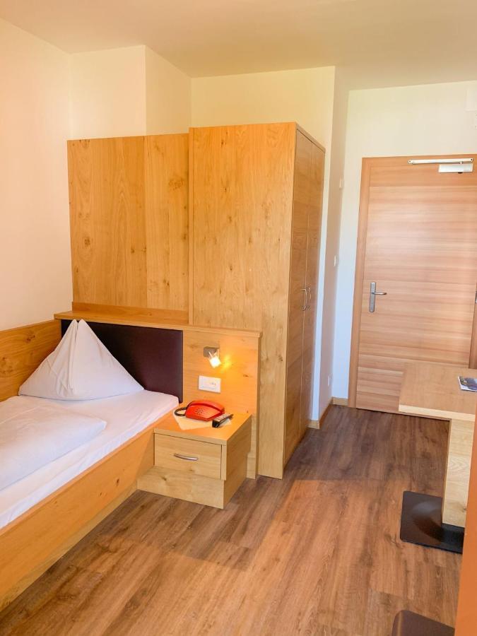 Hotel Montani Morter Bagian luar foto