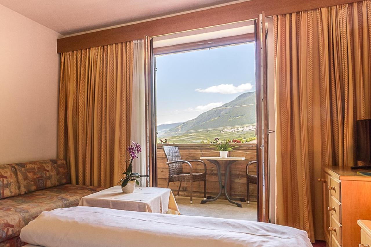 Hotel Montani Morter Bagian luar foto
