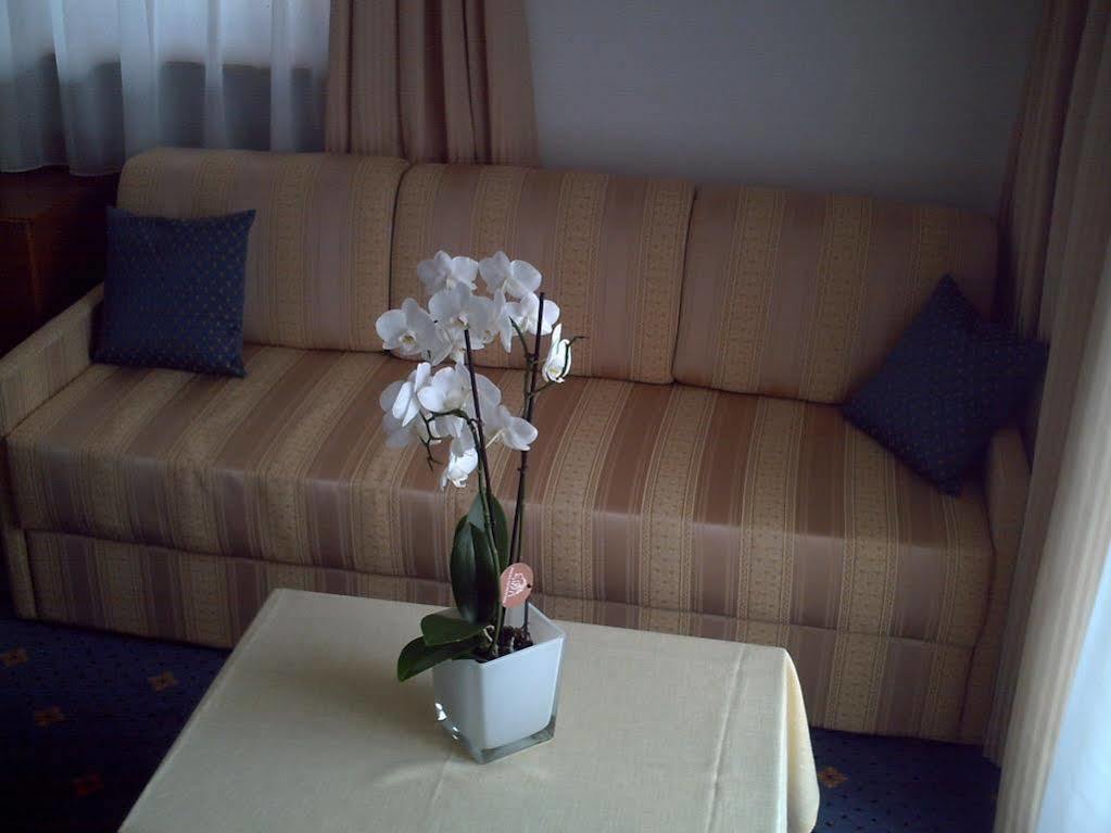 Hotel Montani Morter Bagian luar foto