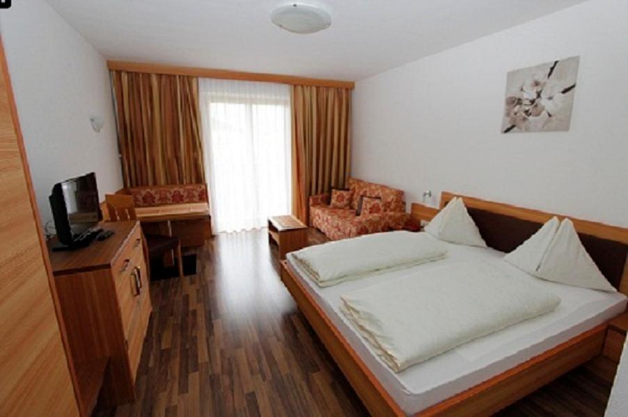 Hotel Montani Morter Bagian luar foto